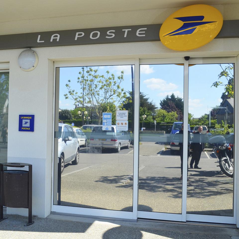 Beschilderung eines La Poste-Postamts von Visotec