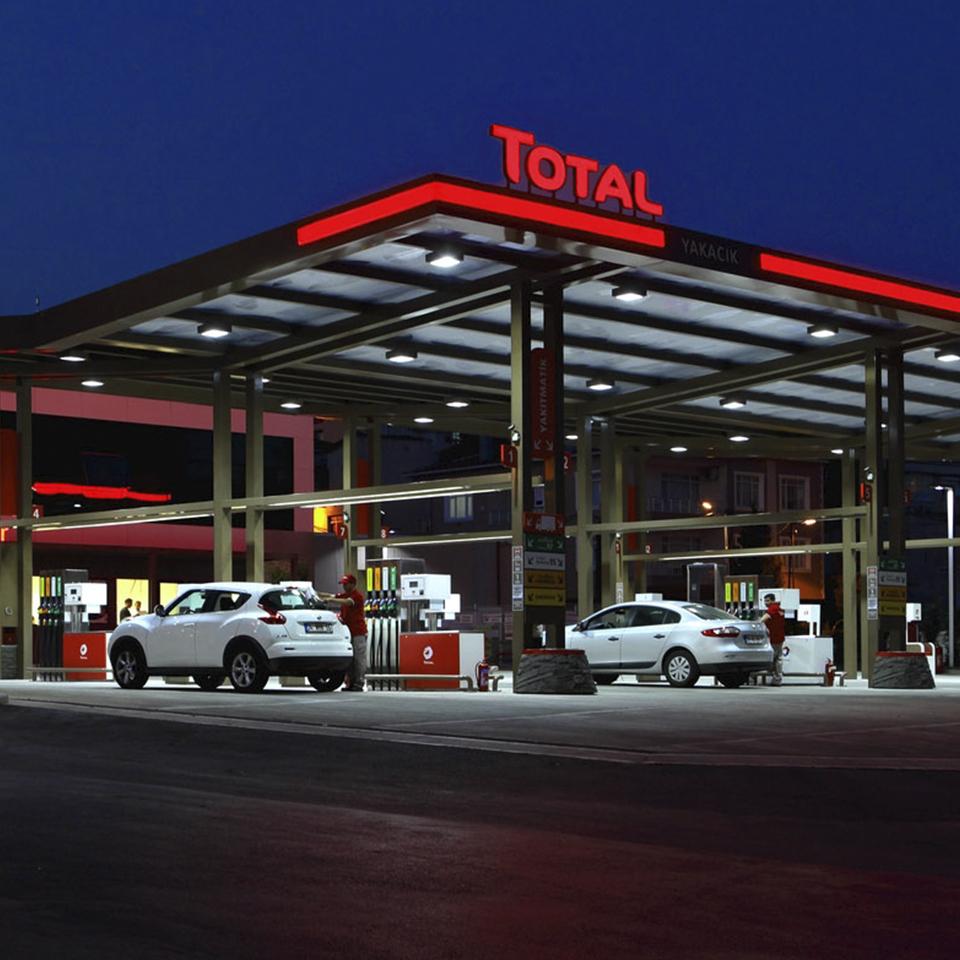 Total Service Station illuminated by Visotec