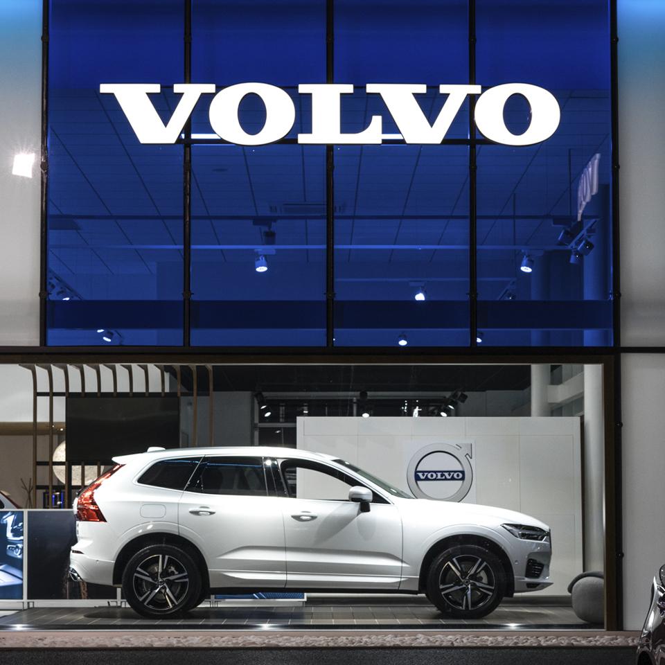 Новый имидж Опыт розничной продажи  Volvo и корпоративный логотип от Visotec