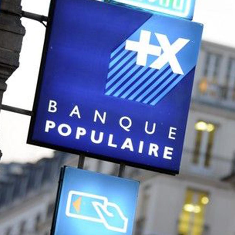 Banque Populaire branch signage flag raised by Visotec