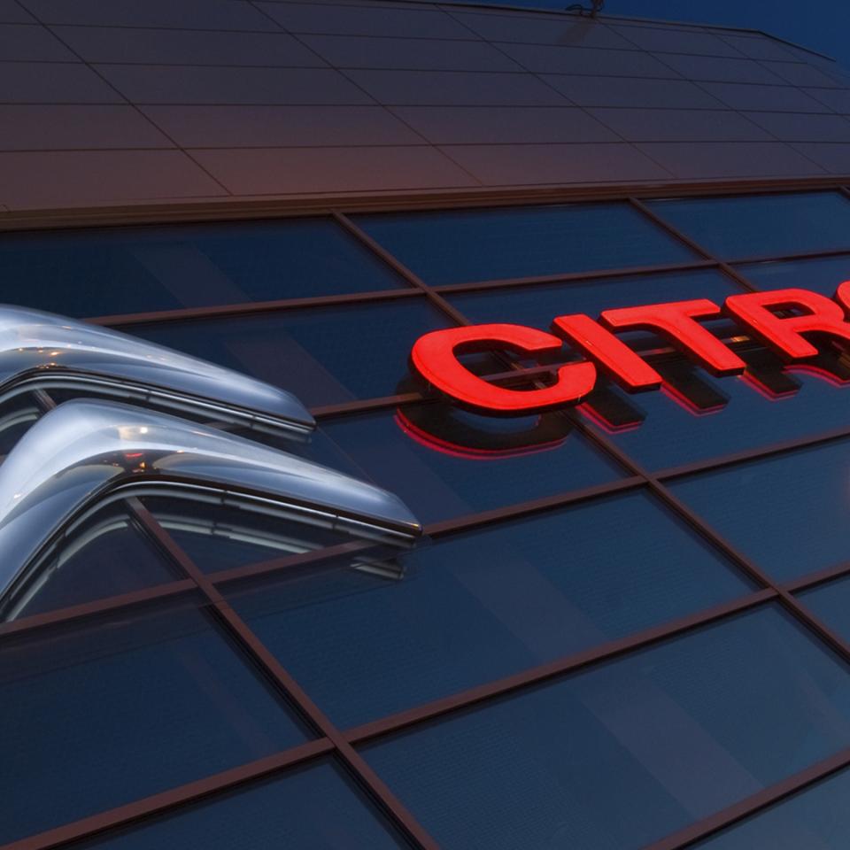 Citroën: implementar la marca de los chevrones en el mundo entero