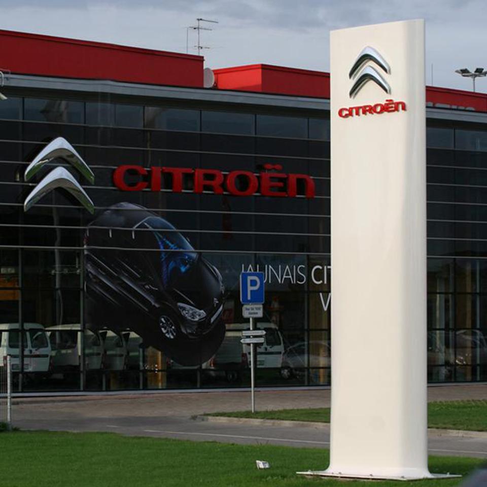 Salon sprzedaży i totem Citroëna