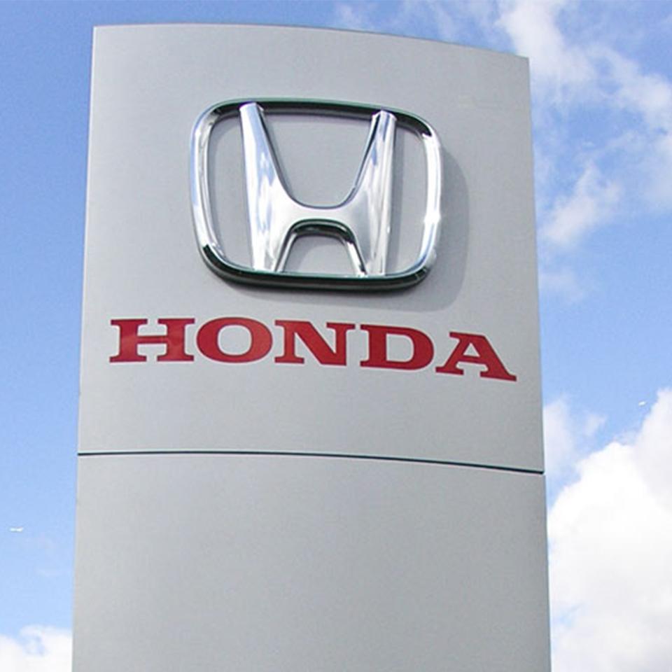 Primer plano del tótem Honda por Visotec