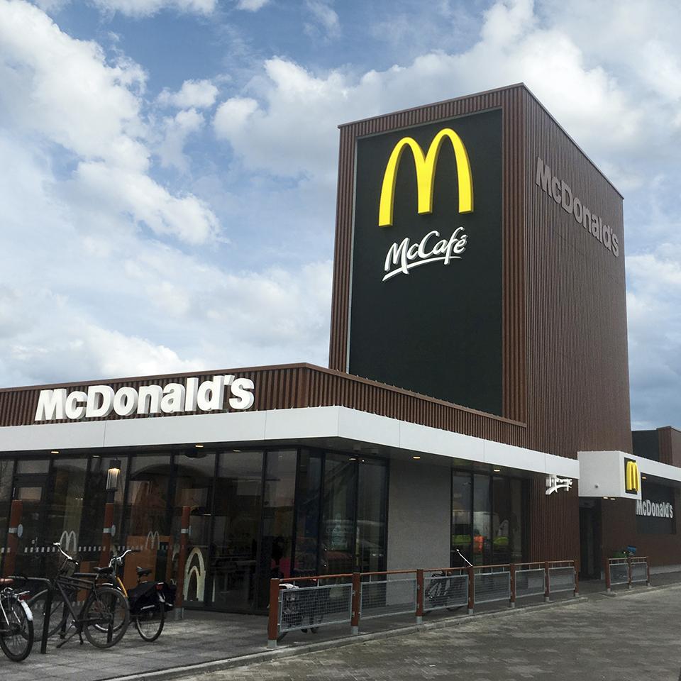 Déploiement de l'identité architectural McDonalds et Mc Café par Visotec