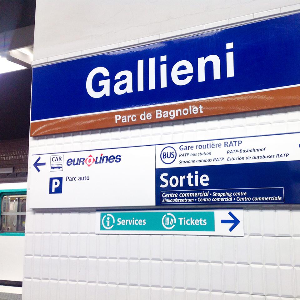 RATP Beschilderung des Stationsnamens und der Richtung von Visotec