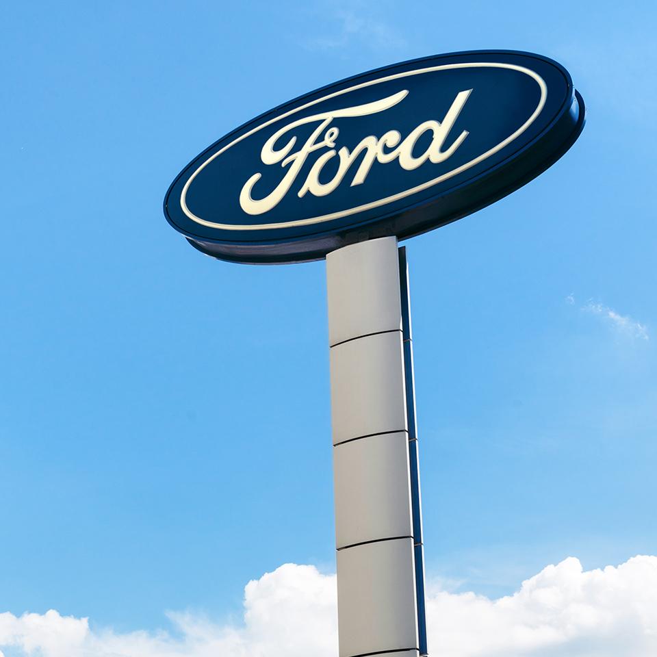 Ford dealership XXL signage totem manufactured by Visotec