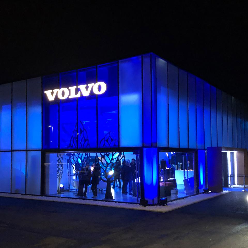 Новый имидж Опыт розничной продажи  Volvo, развитый Visotec