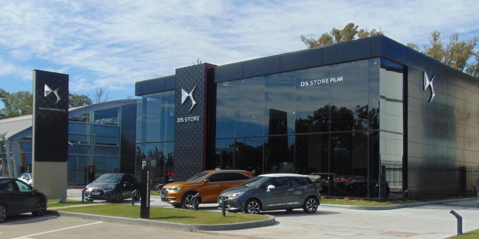 Deployment of DS Automobiles DS Store signage by Visotec