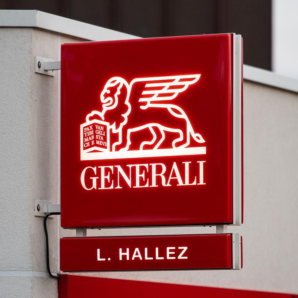 Generali network flag sign illuminated by Visotec