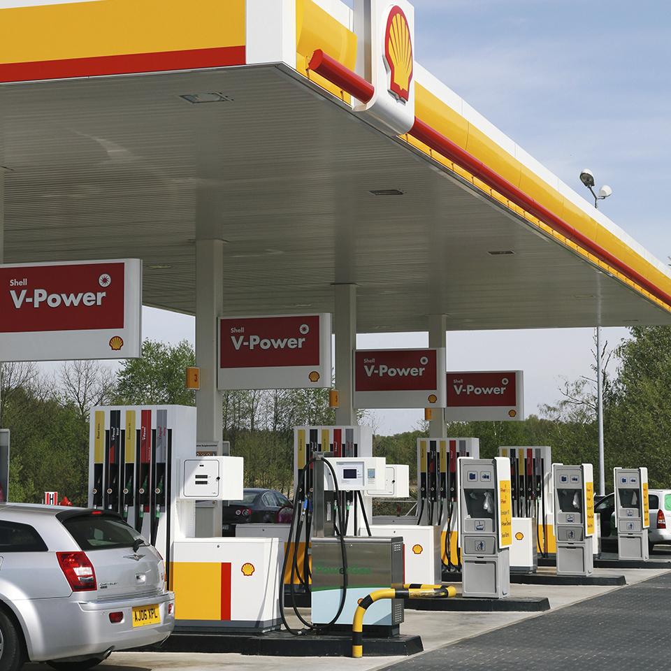 Station-service Shell auvent et signalétique déployés par Visotec