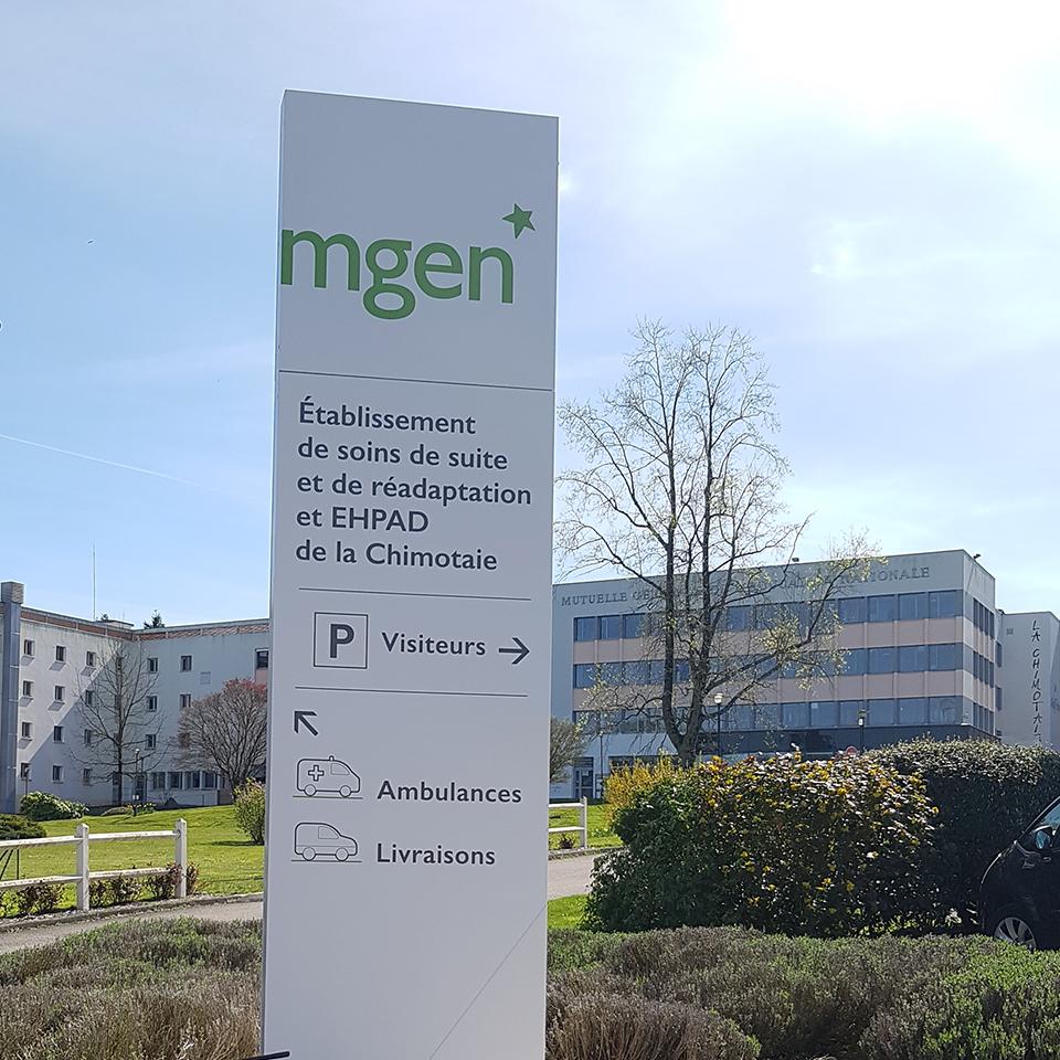 MGEN-Gesundheitszentrum Totem-Wegweiser von Visotec