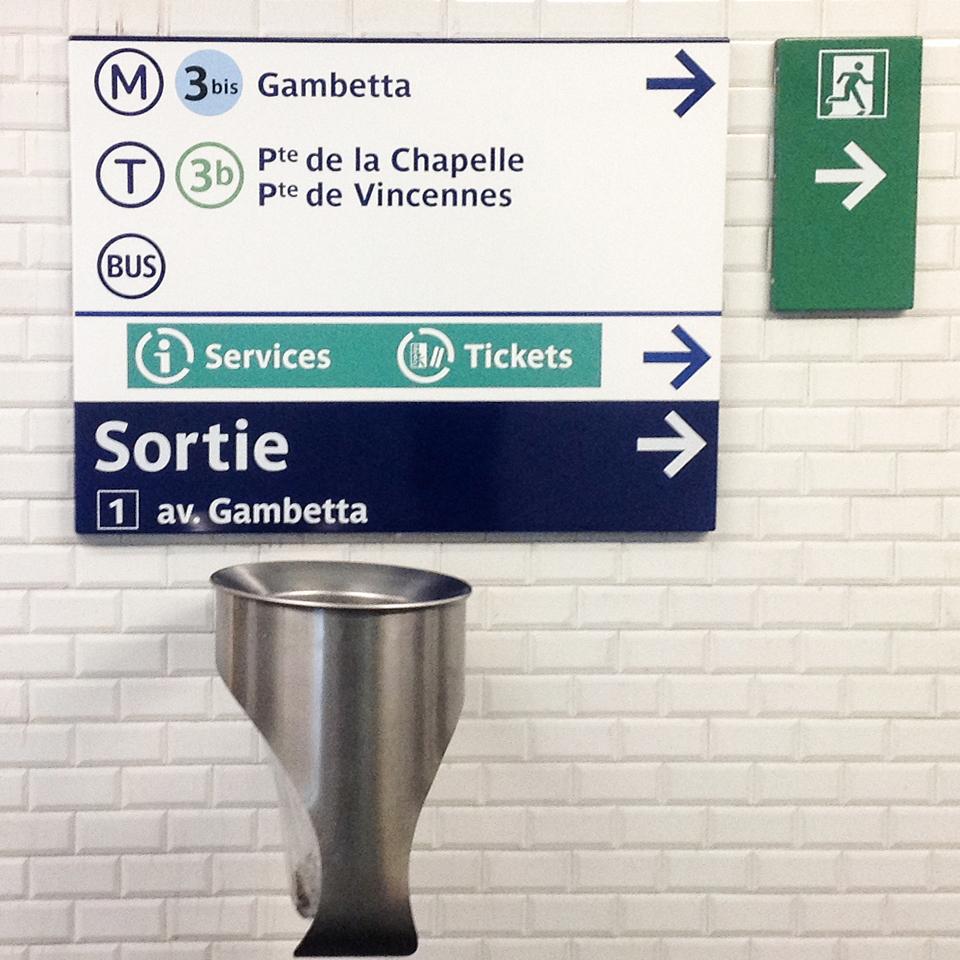 RATP panneaux directionnels en station par Visotec