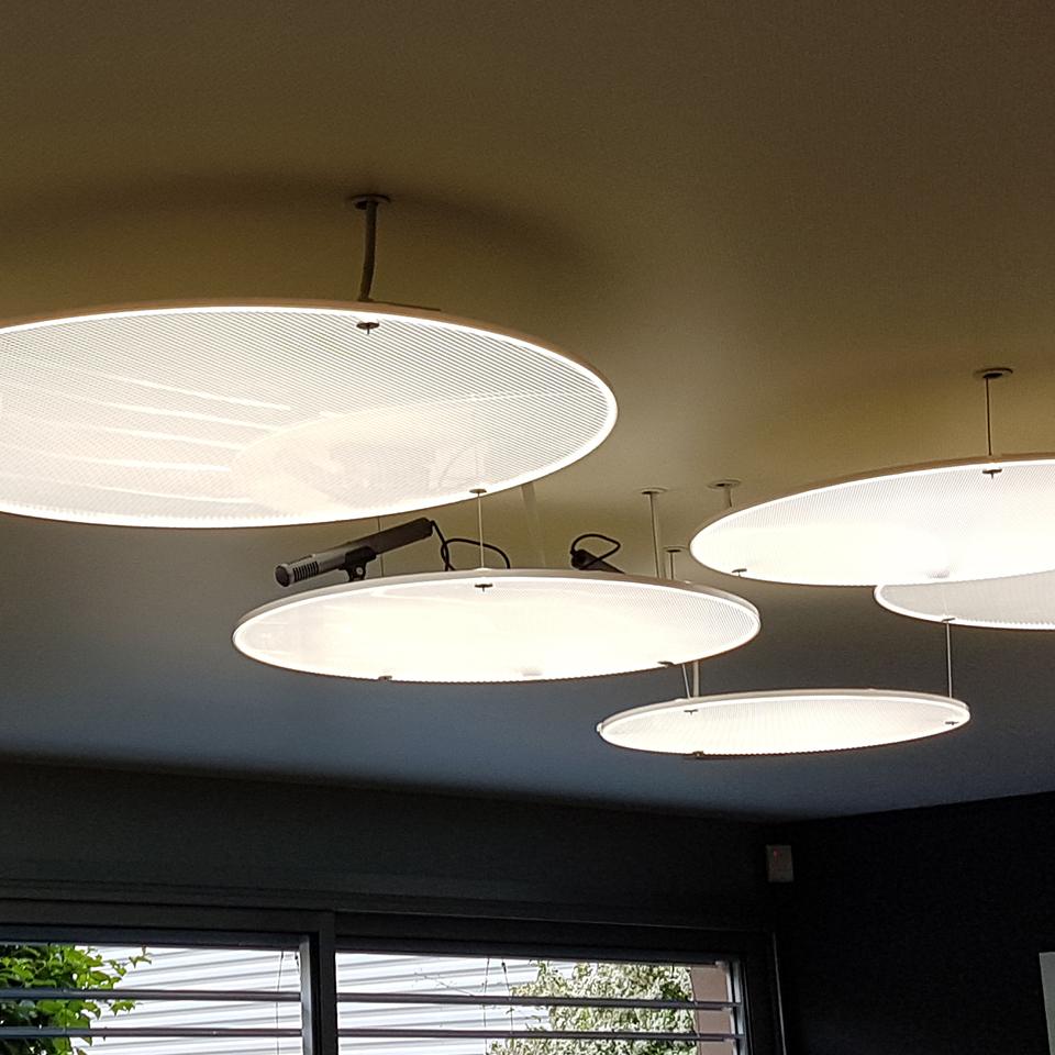 Lumisheet, innowacyjne rozwiązanie oświetleniowe oferowane przez Visotec, przykład instalacji