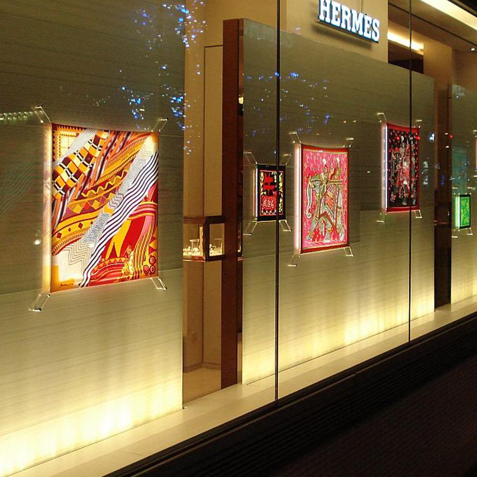 Soluciones de iluminación a medida para escaparates Hermès por Visotec