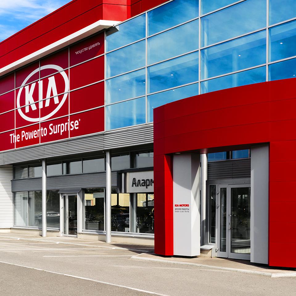 Signage for the entrance to the Kia dealership made by Visotec