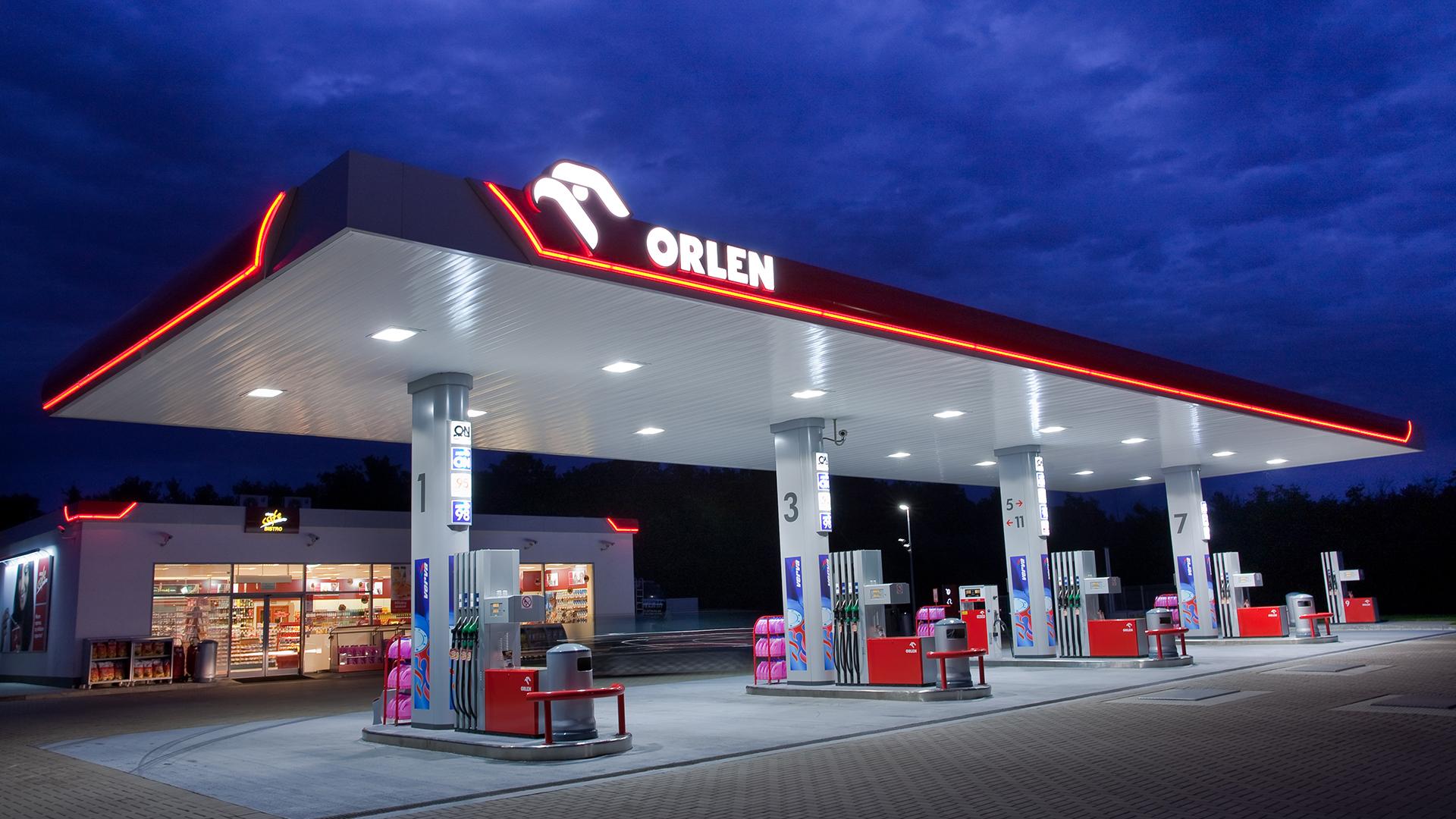 Orlen Service Station canopy produced by Visotec